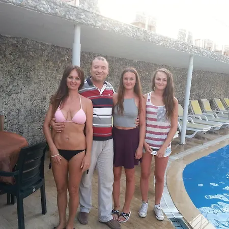 Deniz Махмутлар